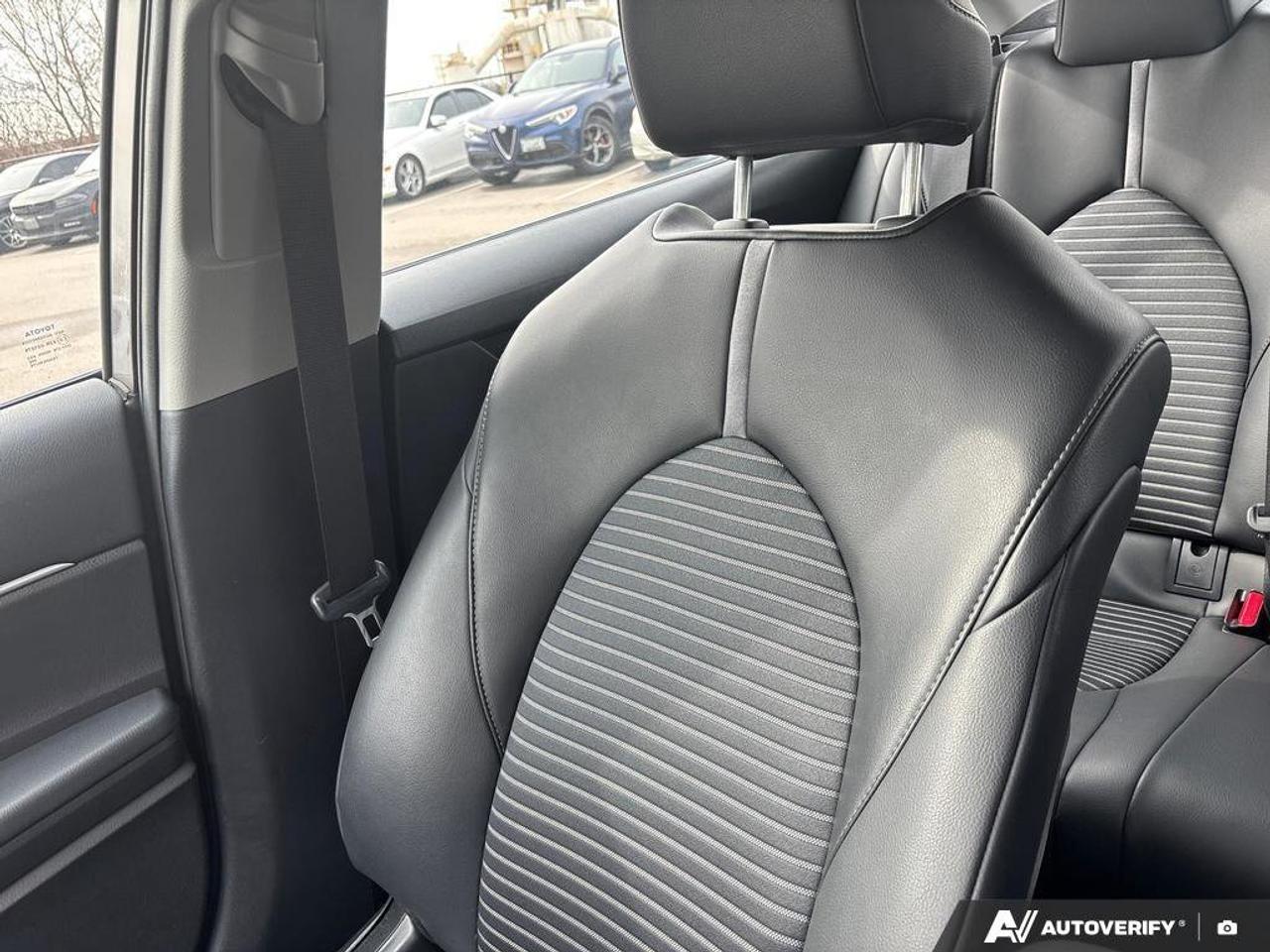 2024 Toyota Camry SE   NO ACCIDENTS   HEATED SEATS   6.1L/100KM Photo