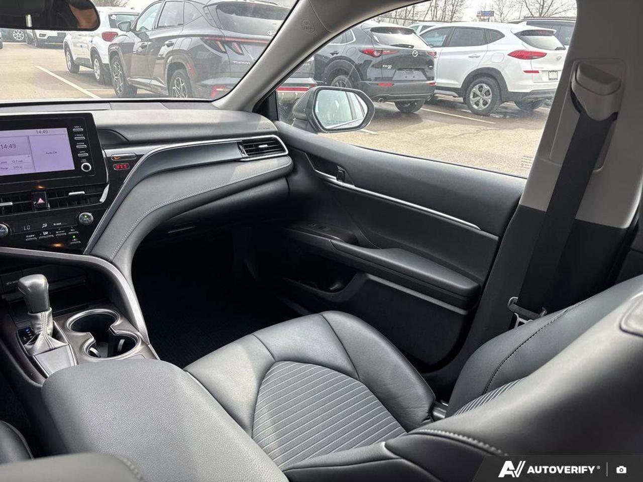 2024 Toyota Camry SE   NO ACCIDENTS   HEATED SEATS   6.1L/100KM Photo