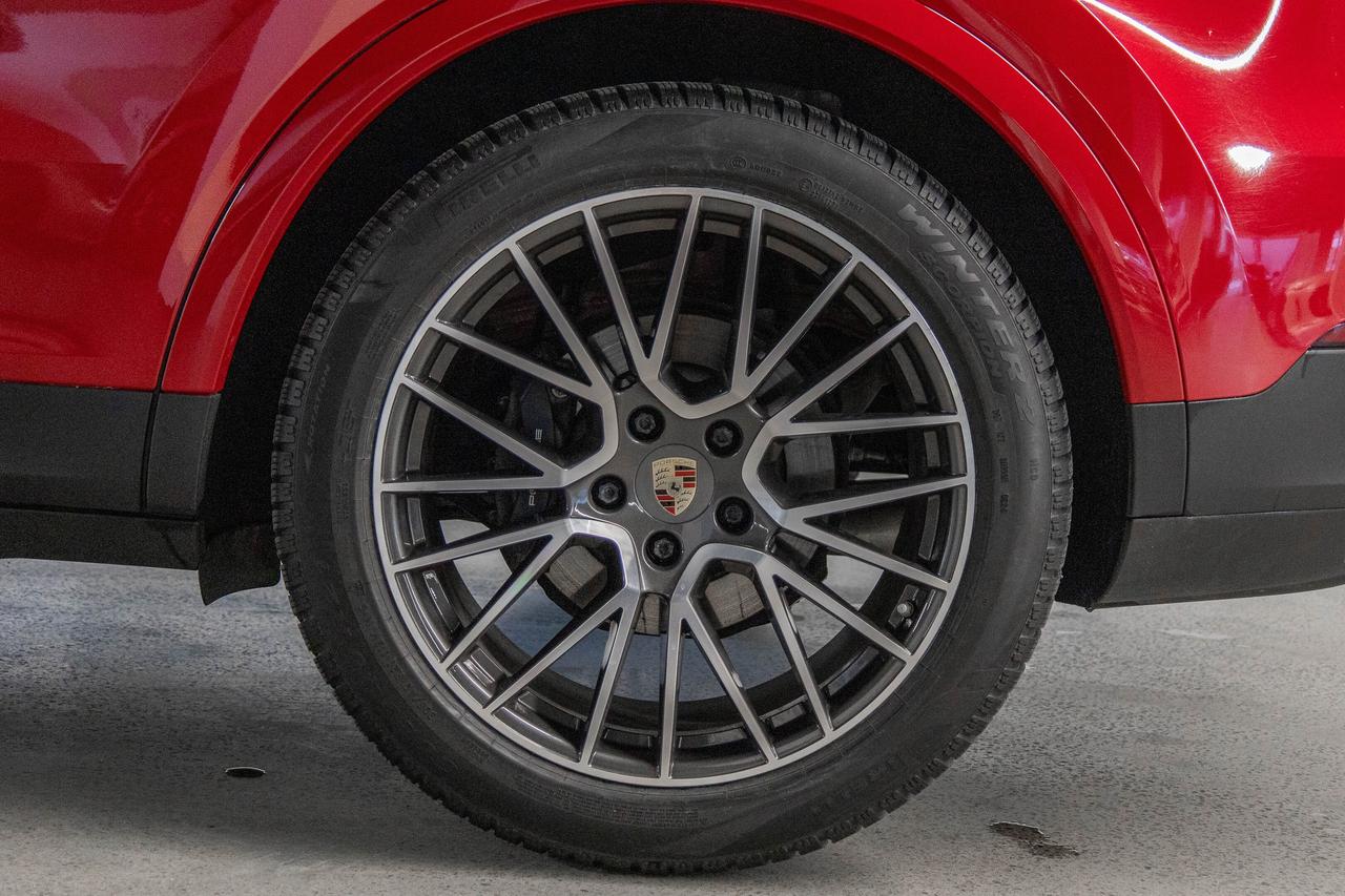 2022 Porsche Cayenne Premium Pkg + RS design Rims Safety Certified Photo