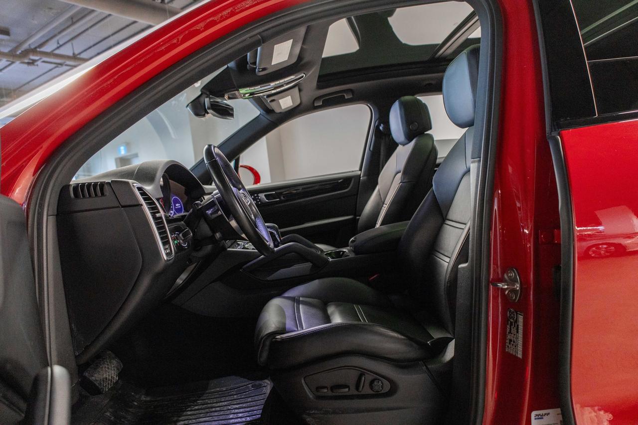 2022 Porsche Cayenne Premium Pkg + RS design Rims Safety Certified Photo