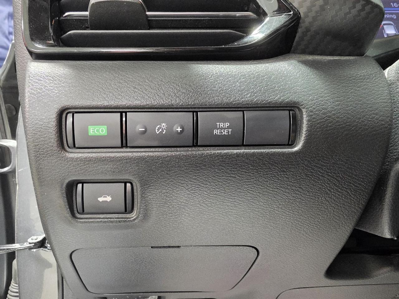 2021 Nissan Sentra SR CVT Photo