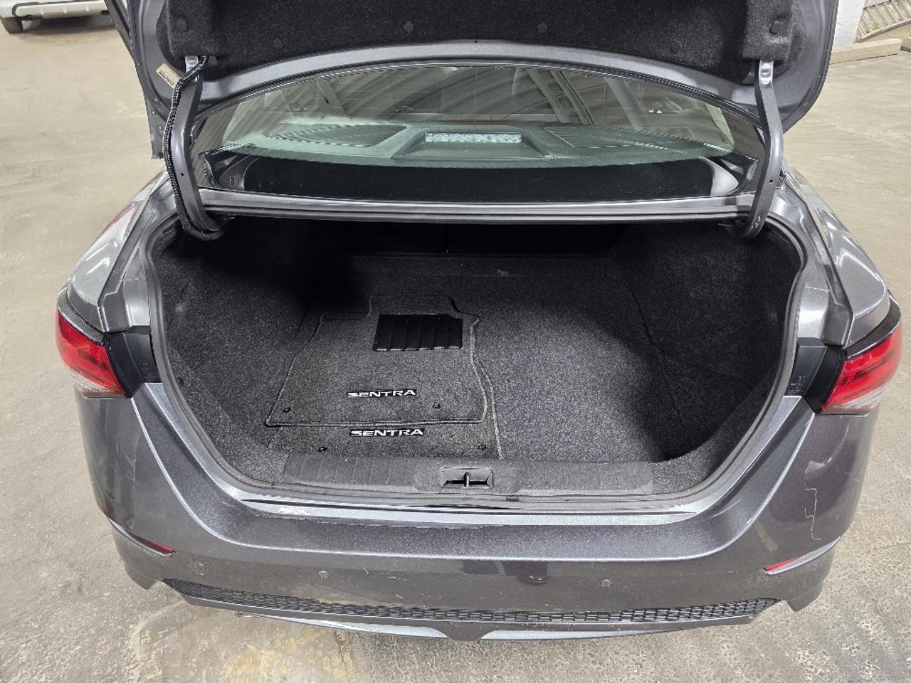 2021 Nissan Sentra SR CVT Photo