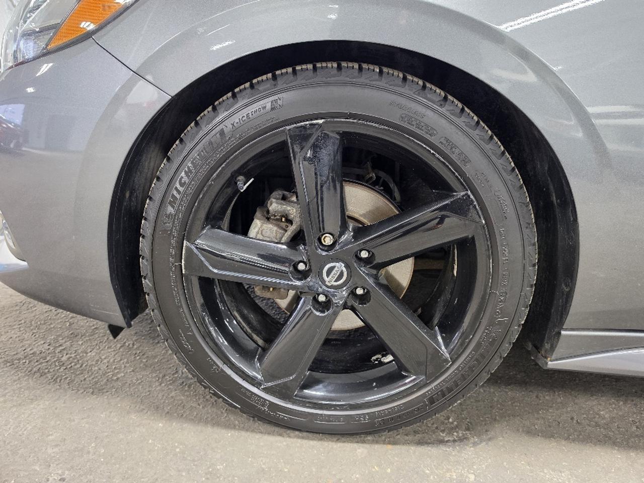 2021 Nissan Sentra SR CVT Photo