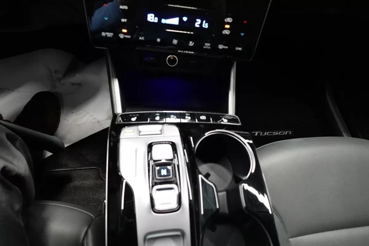 2024 Hyundai Tucson Hybrid LUXURY HYBRID   HEATED SEATS   HEATED WHEEL   APPL Photo