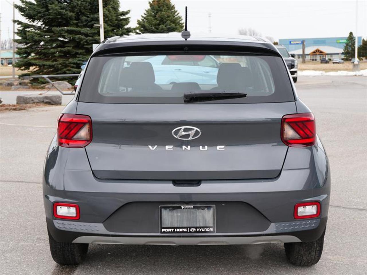 2025 Hyundai Venue Essential IVT w/Two-Tone Photo3