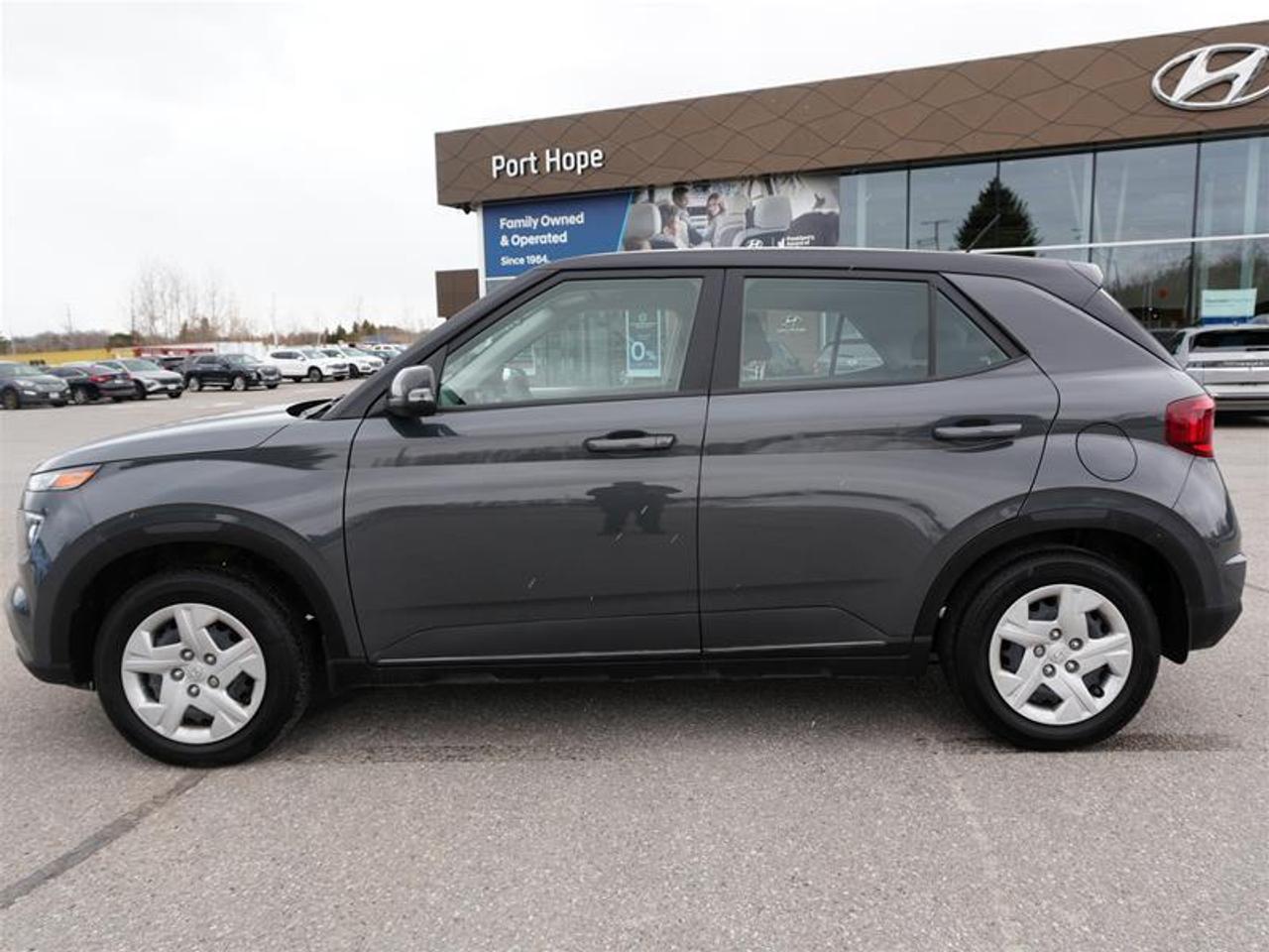 2025 Hyundai Venue Essential IVT w/Two-Tone Photo2