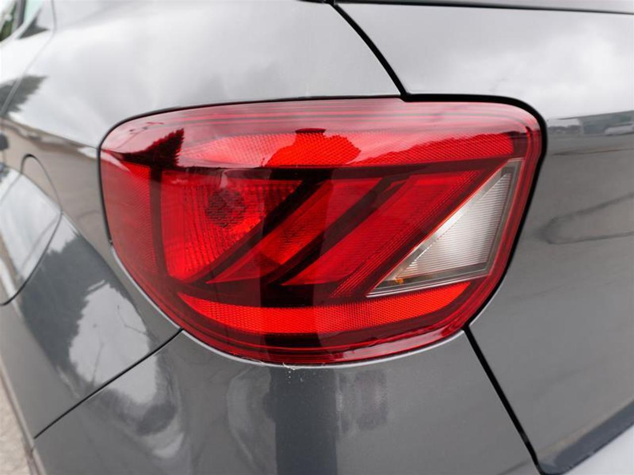 2025 Hyundai Venue Essential IVT w/Two-Tone Photo