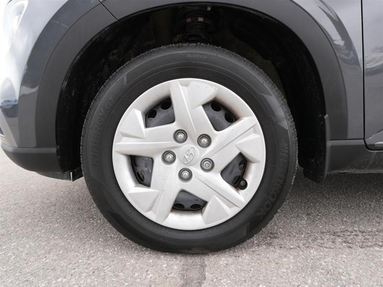 2025 Hyundai Venue Essential IVT w/Two-Tone Photo