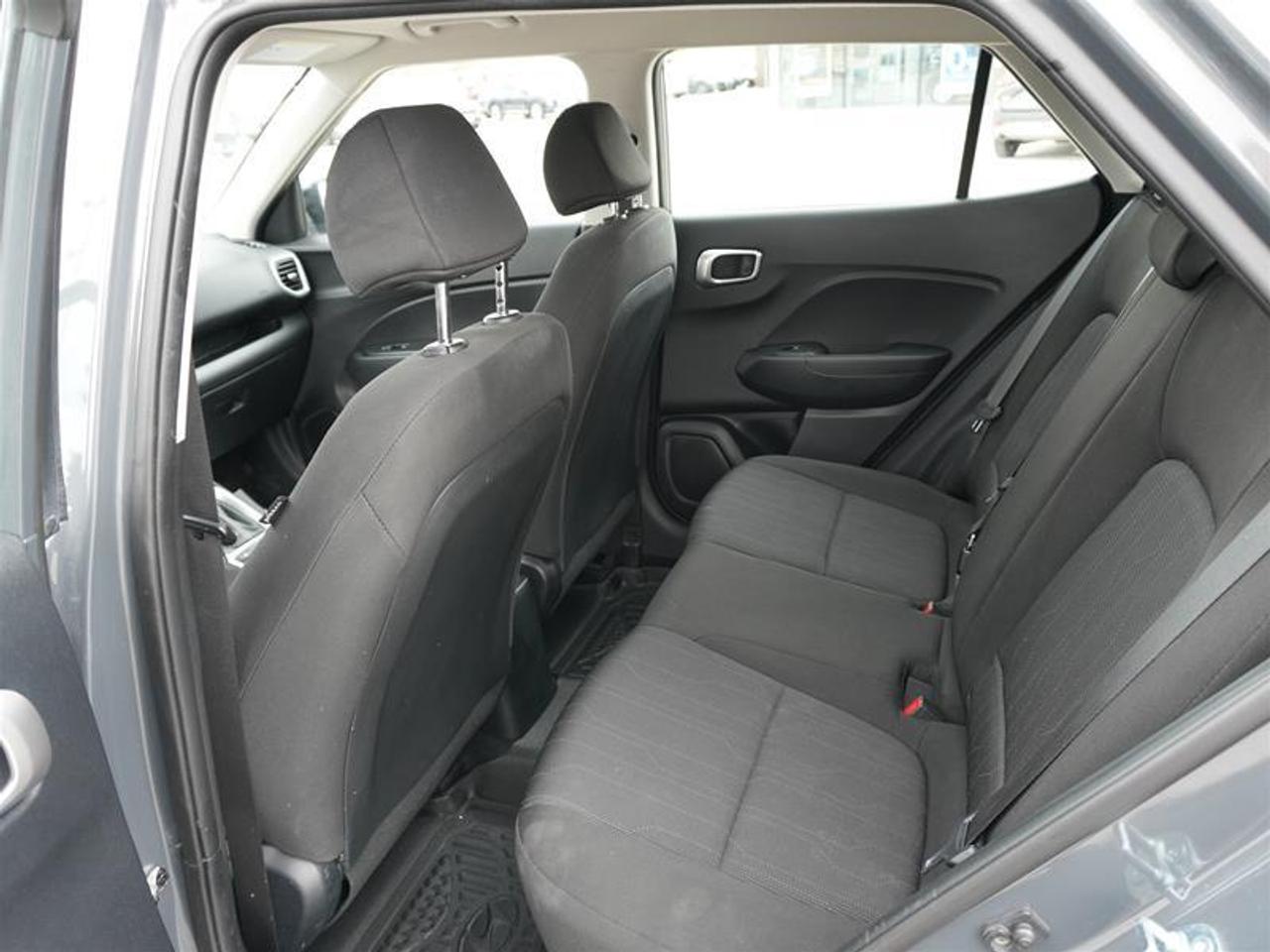 2025 Hyundai Venue Essential IVT w/Two-Tone Photo