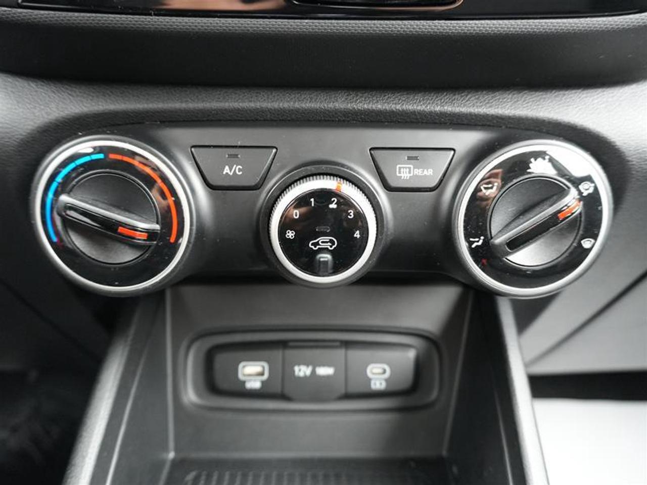 2025 Hyundai Venue Essential IVT w/Two-Tone Photo