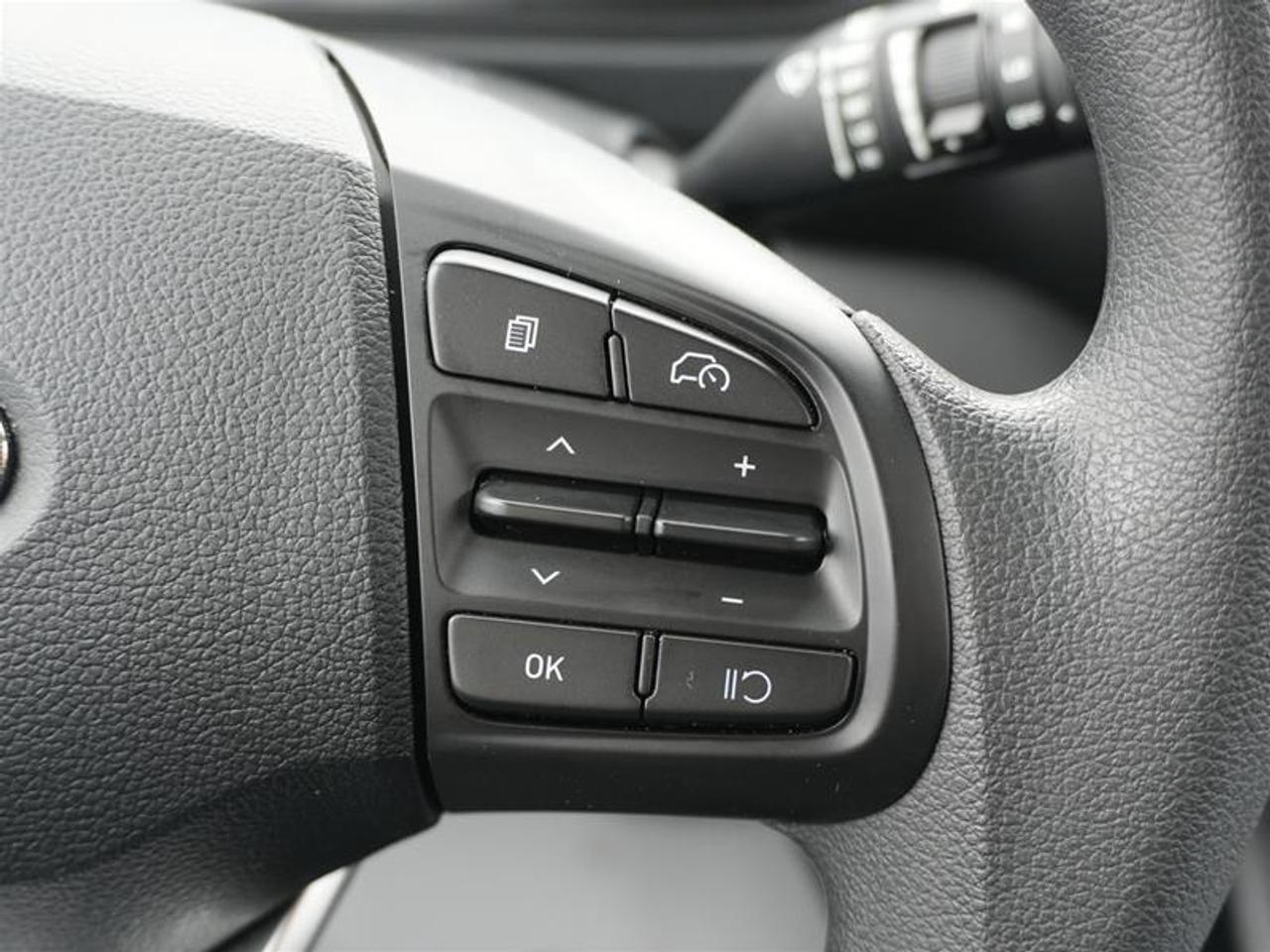 2025 Hyundai Venue Essential IVT w/Two-Tone Photo