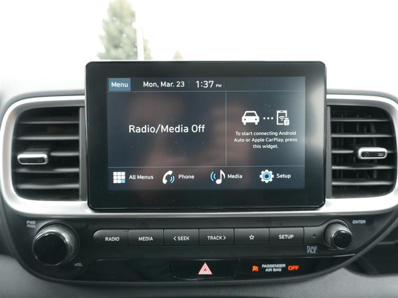 2025 Hyundai Venue Essential IVT w/Two-Tone Photo