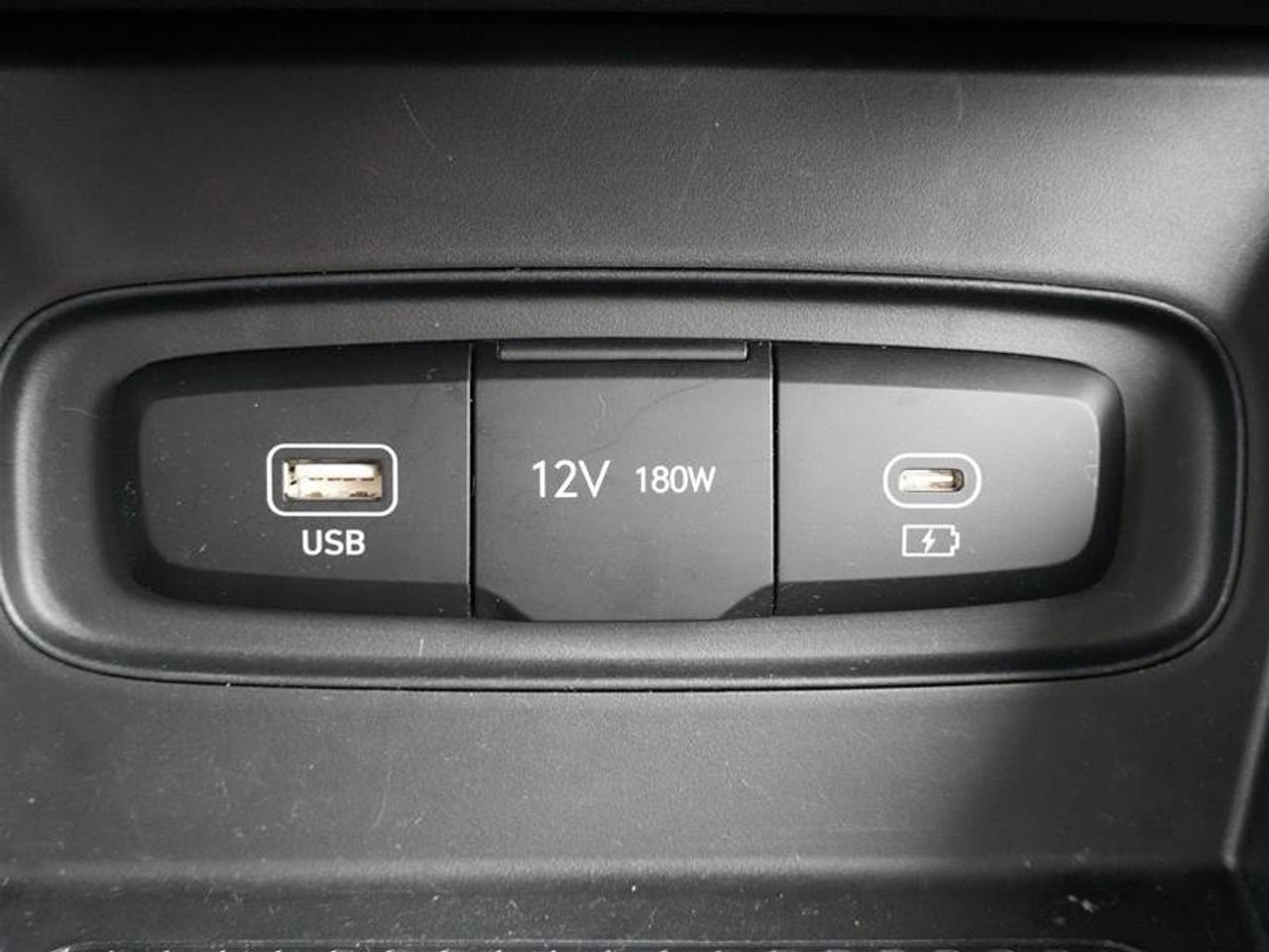 2025 Hyundai Venue Essential IVT w/Two-Tone Photo