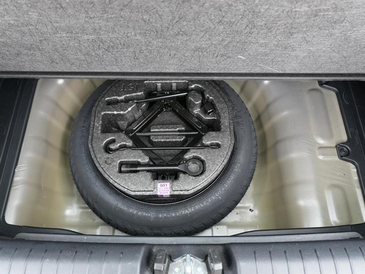 2025 Hyundai Venue Essential IVT w/Two-Tone Photo