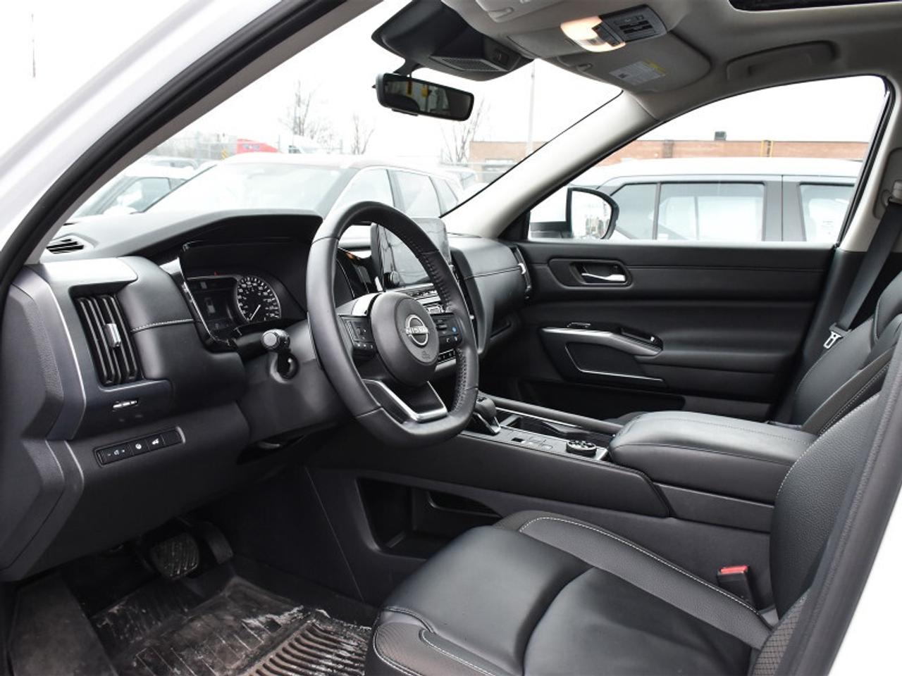 2025 Nissan Pathfinder SL   8 Passenger   Leather   Roof   Navi   360 Cam Photo