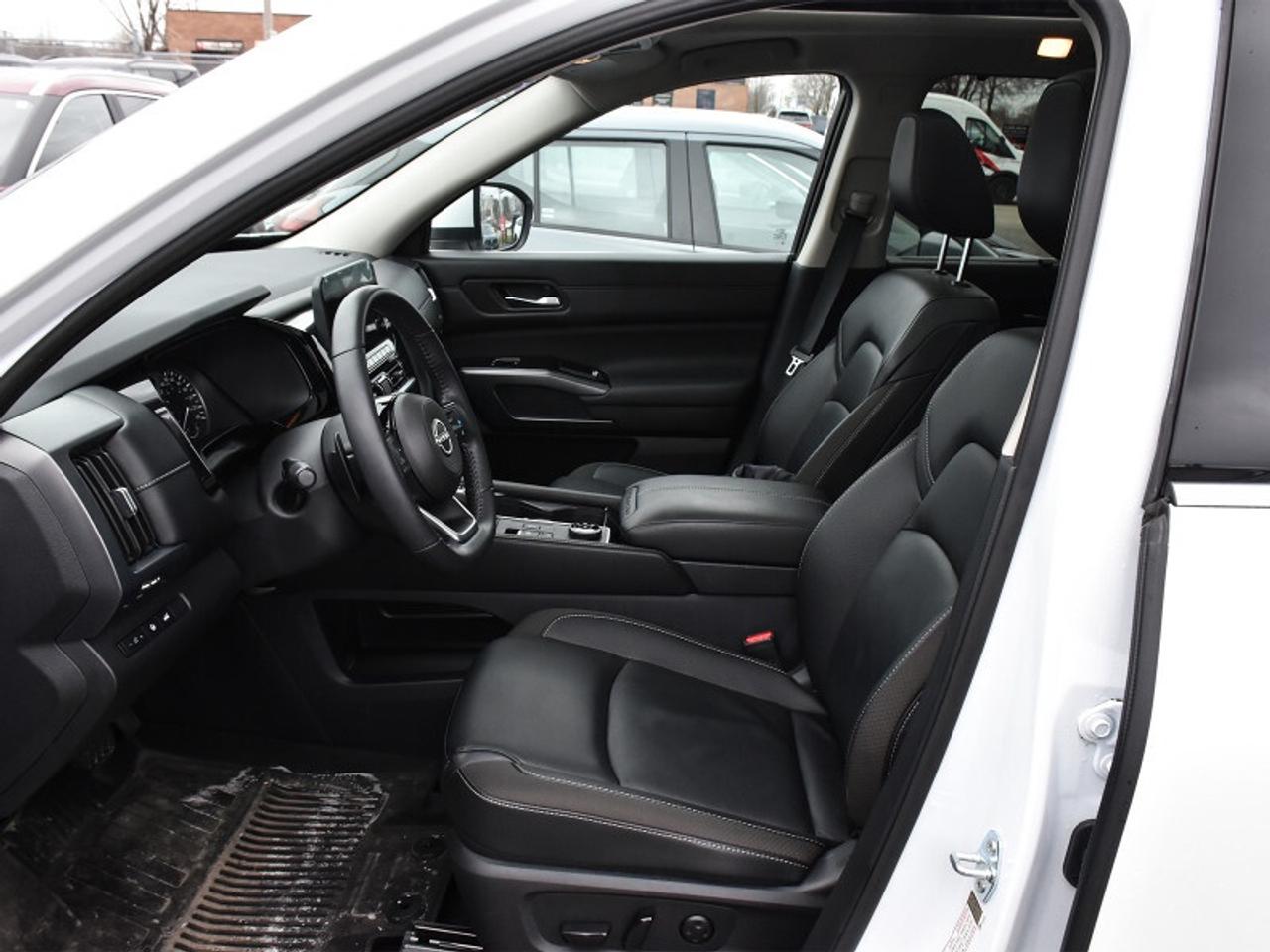 2025 Nissan Pathfinder SL   8 Passenger   Leather   Roof   Navi   360 Cam Photo