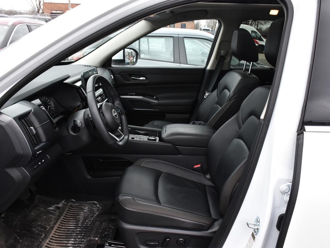2025 Nissan Pathfinder SL   8 Passenger   Leather   Roof   Navi   360 Cam Photo