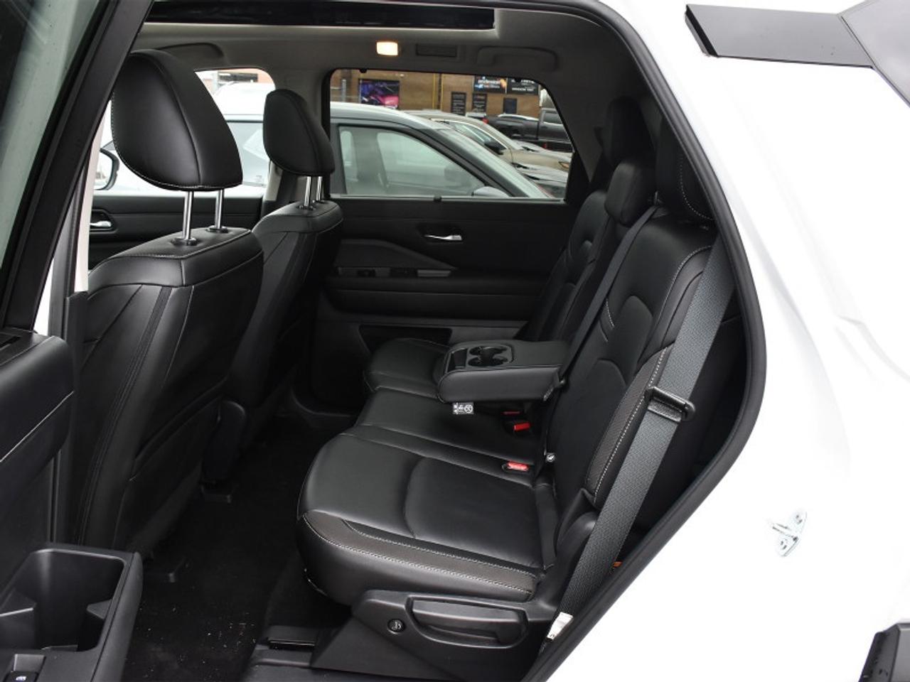 2025 Nissan Pathfinder SL   8 Passenger   Leather   Roof   Navi   360 Cam Photo