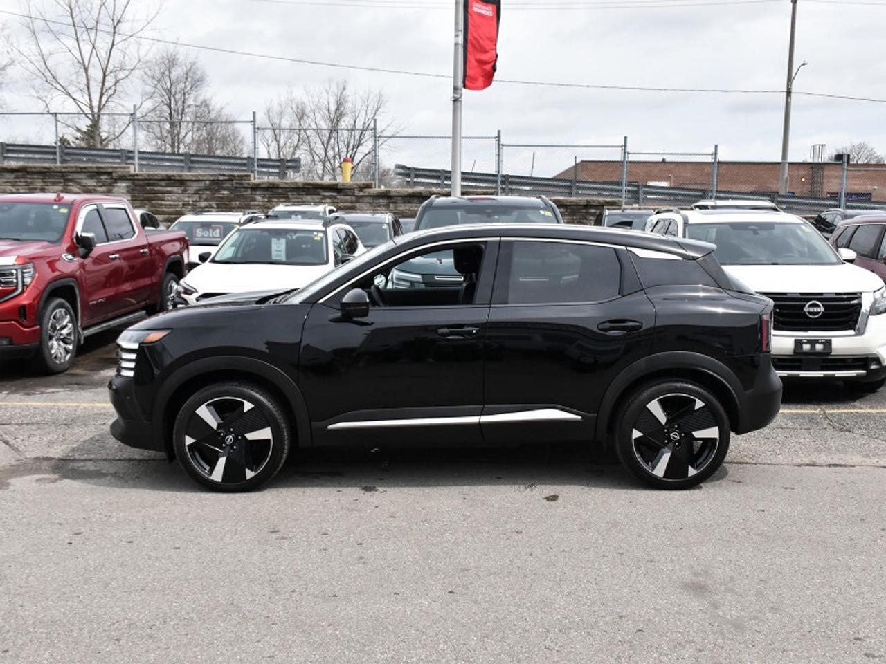 2025 Nissan Kicks SR Premium   Roof   Adaptive Cruise   360 Camera Photo