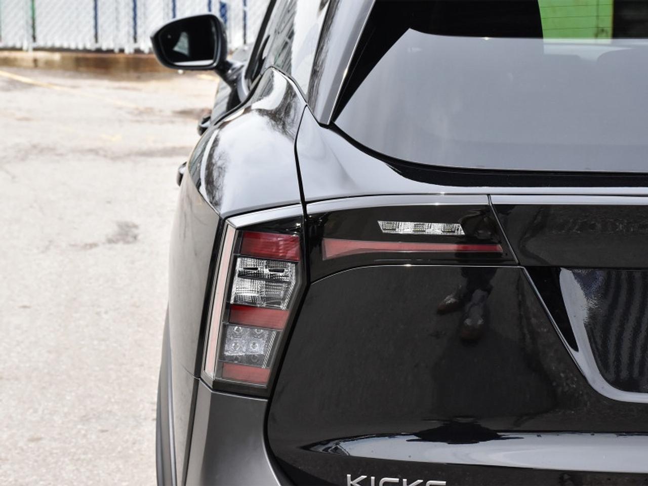 2025 Nissan Kicks SR Premium   Roof   Adaptive Cruise   360 Camera Photo