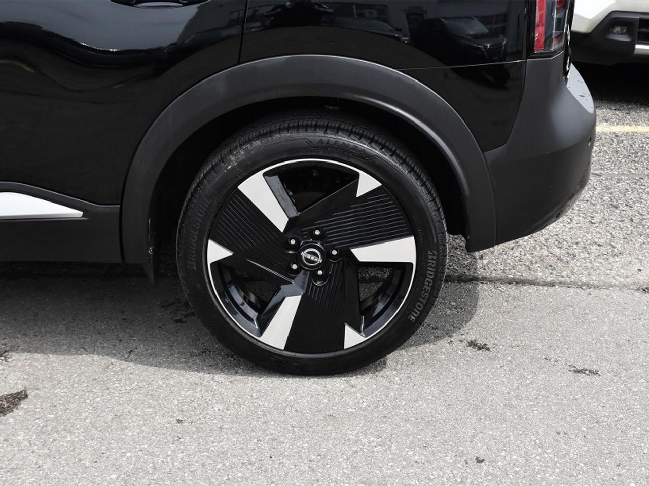 2025 Nissan Kicks SR Premium   Roof   Adaptive Cruise   360 Camera Photo