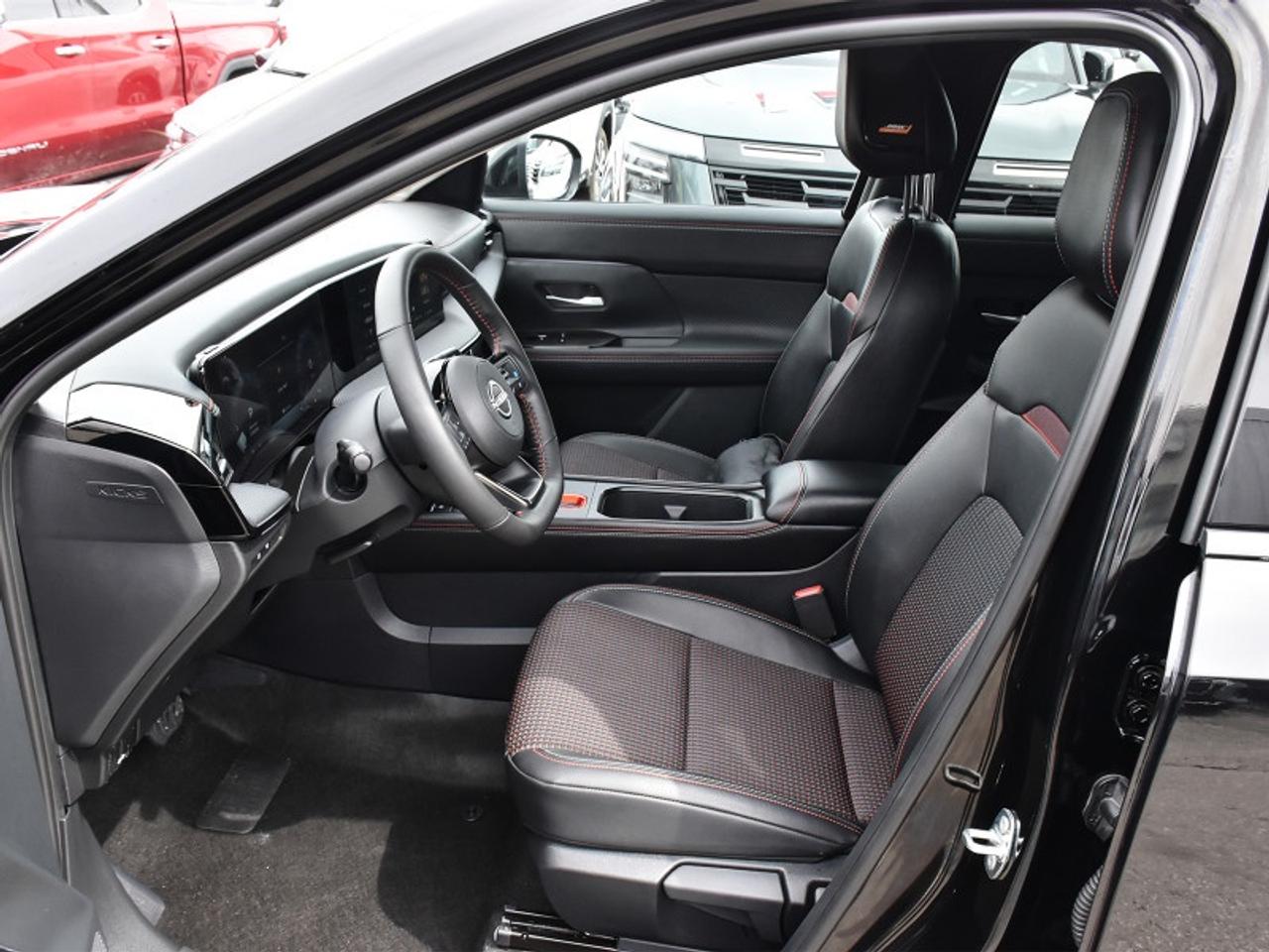 2025 Nissan Kicks SR Premium   Roof   Adaptive Cruise   360 Camera Photo