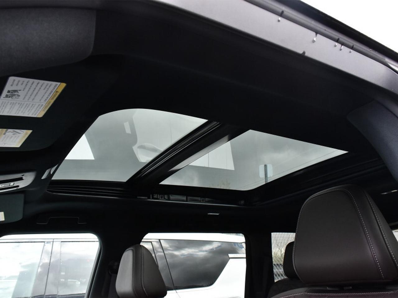2025 Nissan Armada Platinum w/Captain Chairs   Leather   Roof   360 C Photo