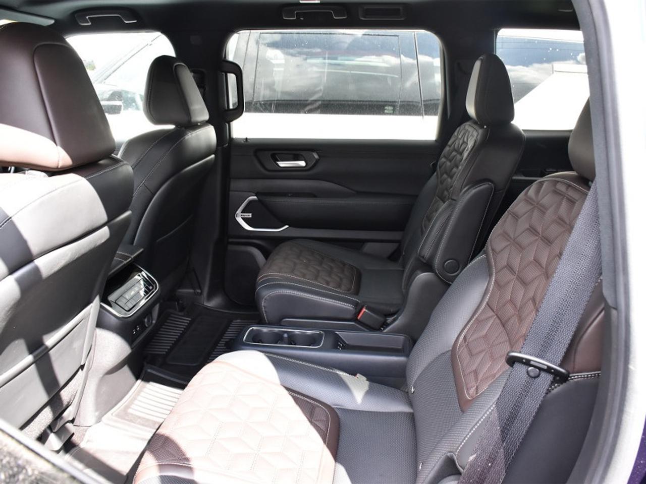 2025 Nissan Armada Platinum w/Captain Chairs   Leather   Roof   360 C Photo