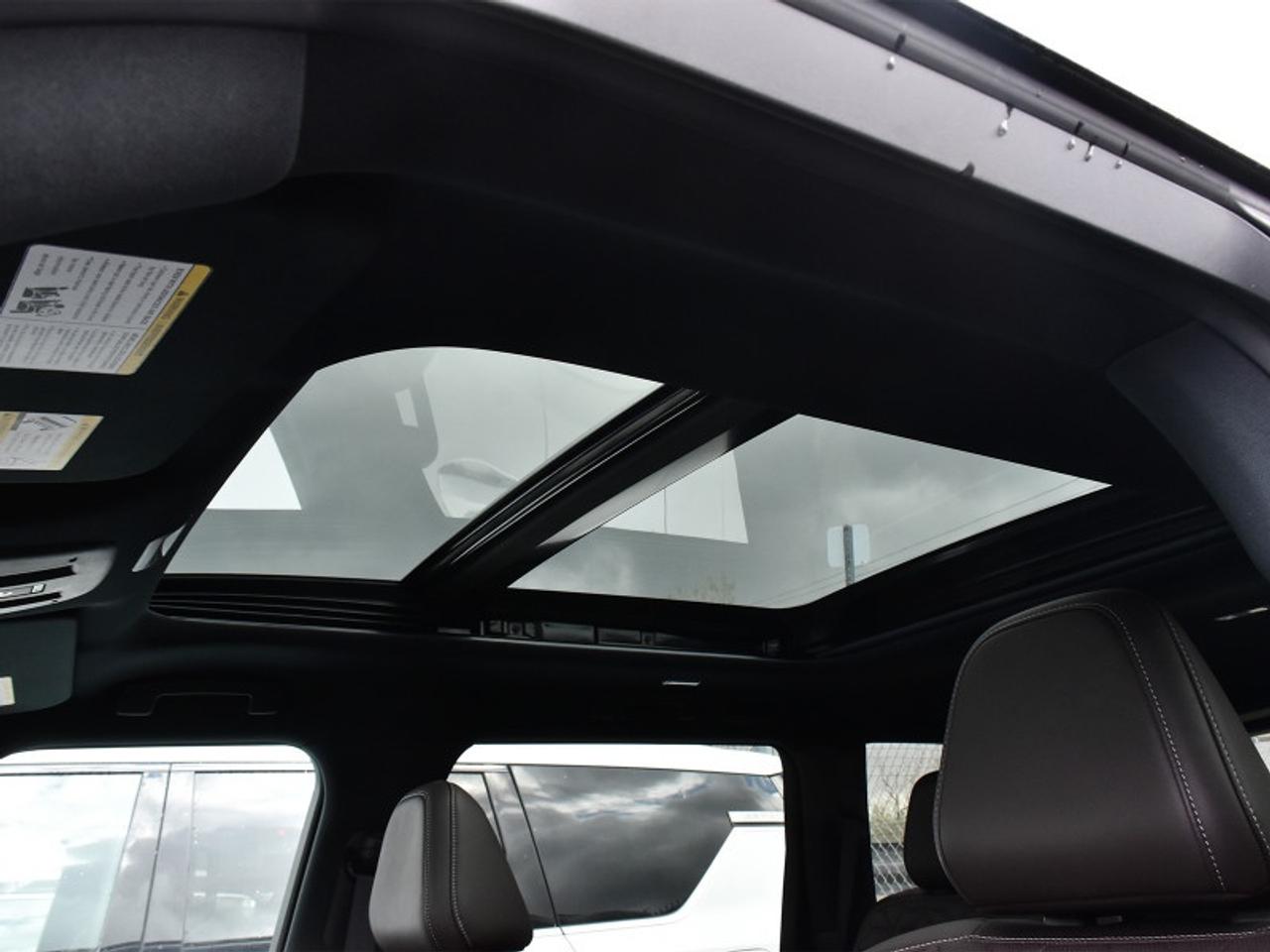 2025 Nissan Armada Platinum w/Captain Chairs   Leather   Roof   360 C Photo