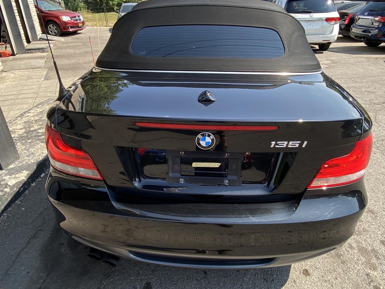 2012 BMW 1 Series 2dr Cabriolet 135i Photo