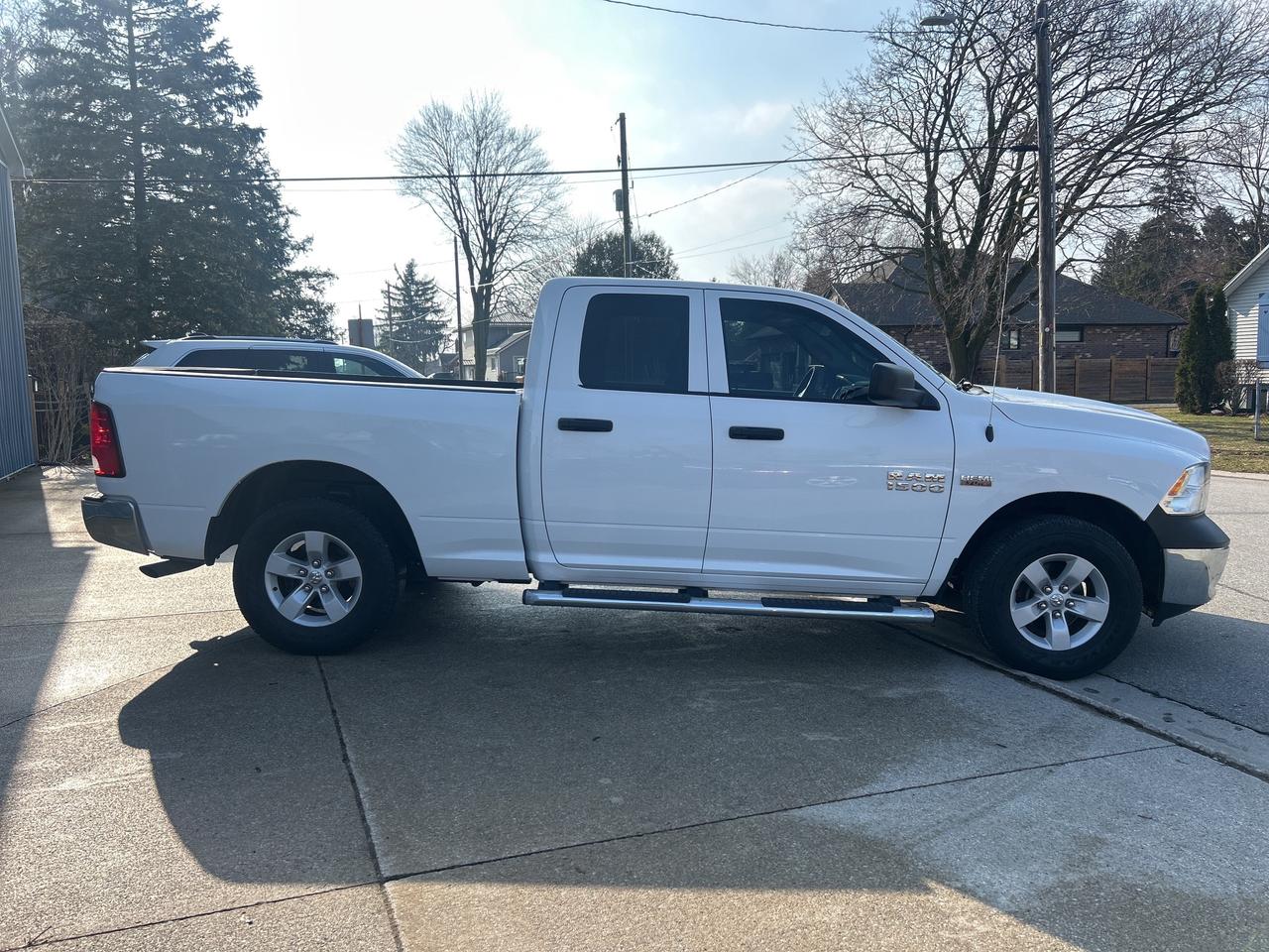 2017 RAM 1500 SXT  4X4  5.7L - V8 Photo