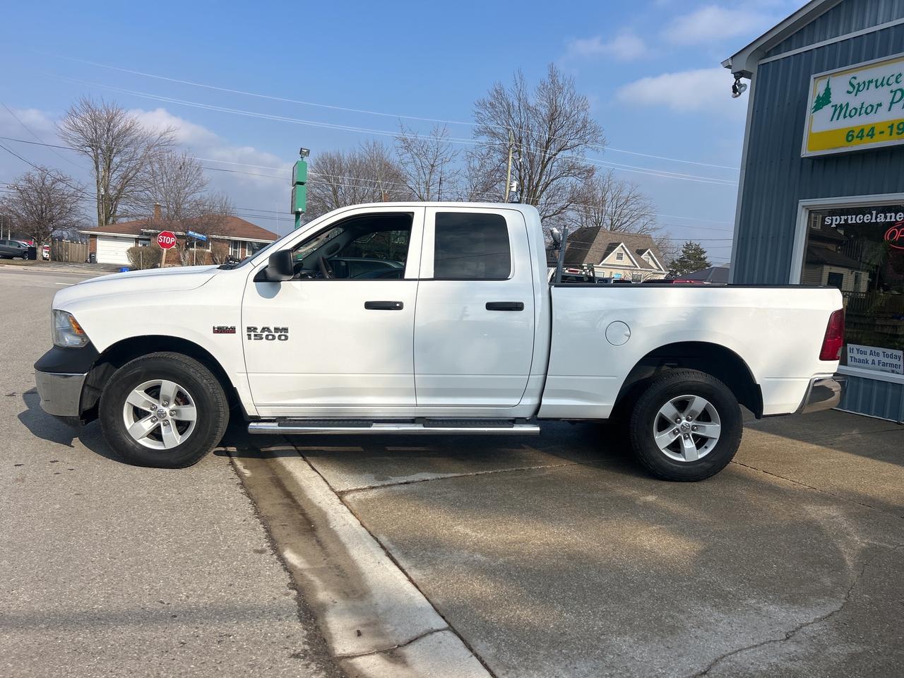 2017 RAM 1500 SXT  4X4  5.7L - V8 Photo