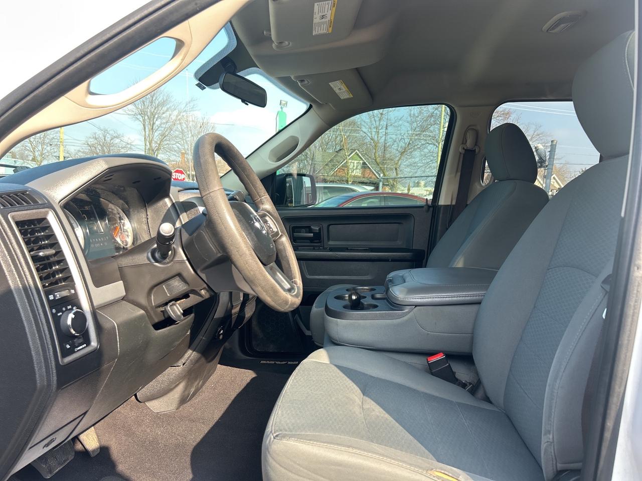 2017 RAM 1500 SXT  4X4  5.7L - V8 Photo