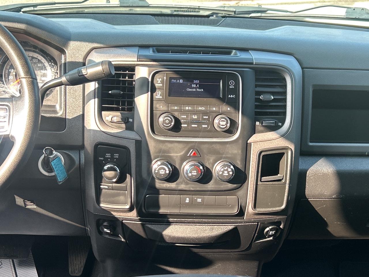 2017 RAM 1500 SXT  4X4  5.7L - V8 Photo