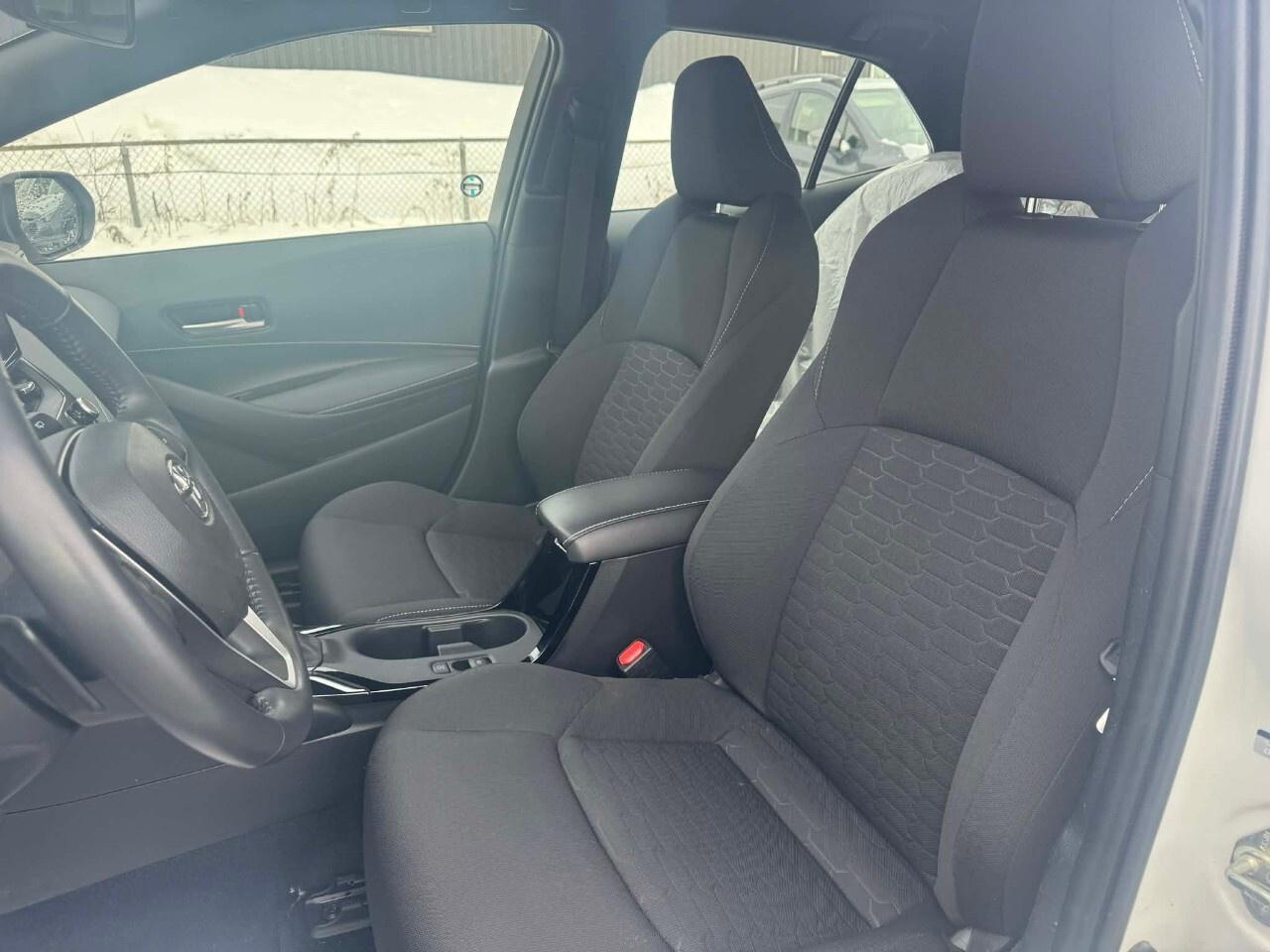 2024 Toyota Corolla Hatchback BASE   FUEL EFFICIENT    ADAPTIVE CRUISE   TWO SET Photo