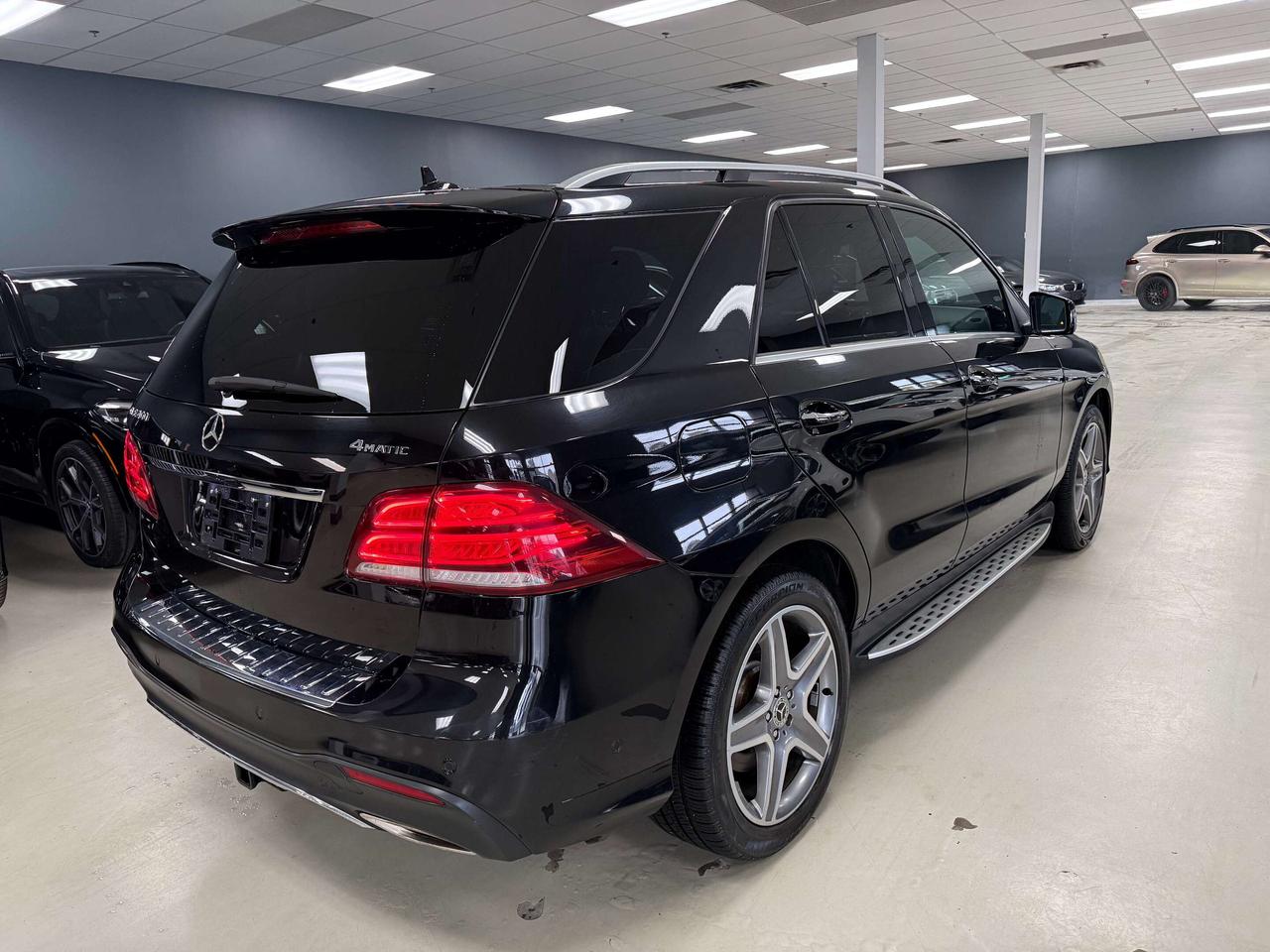 2017 Mercedes-Benz AMG GLE 43  Photo4