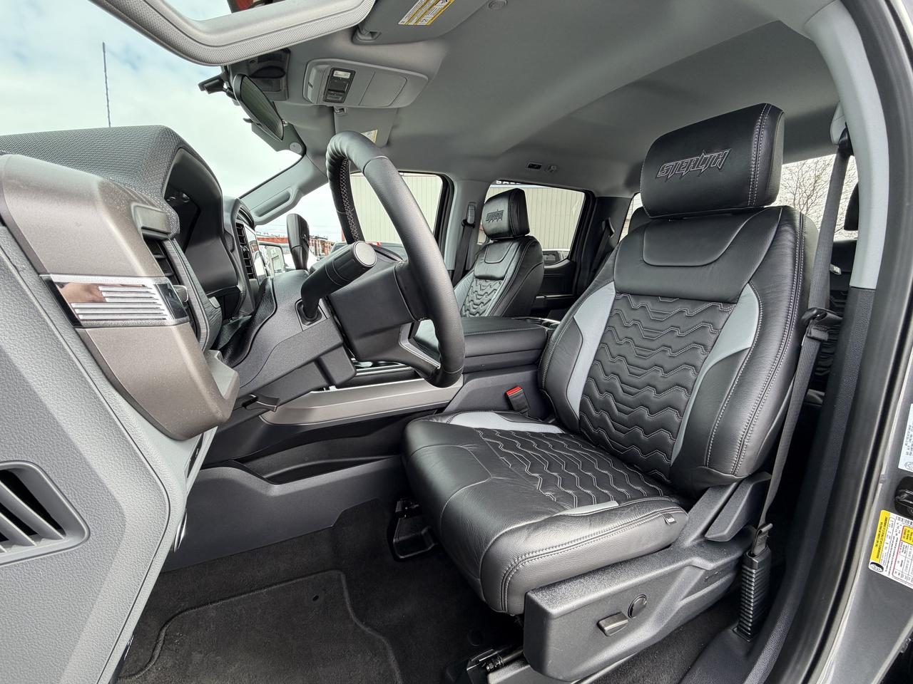 2025 Ford F-150 XLT STEALTH EDITION!! Photo