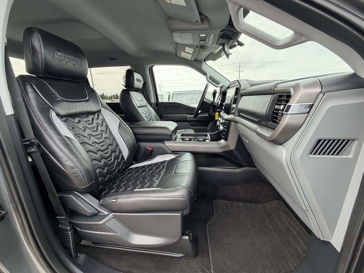 2025 Ford F-150 XLT STEALTH EDITION!! Photo