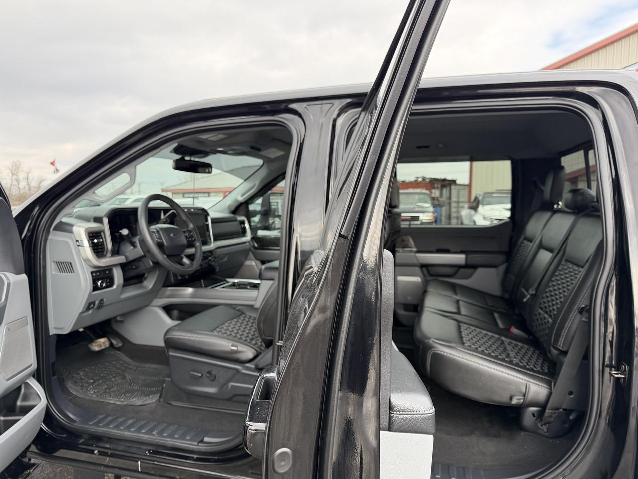 2024 Ford F-250 XLT BDS LEVEL/WHEEL/TIRE/LEATHER PKG! Photo