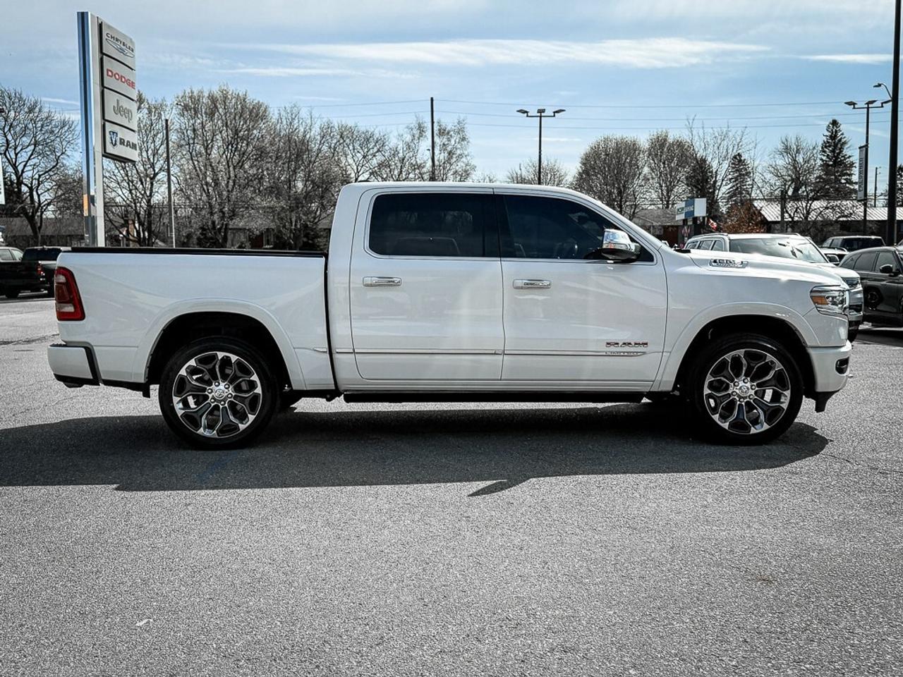 2021 RAM 1500 Limited   CREW   LEVEL 1   TECH GROUP   PANO ROOF Photo3