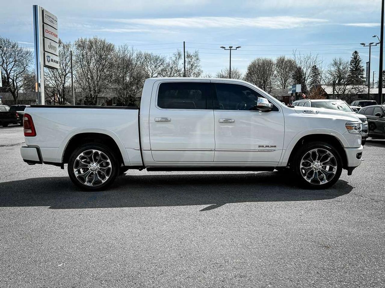 2021 RAM 1500 Limited   CREW   LEVEL 1   TECH GROUP   PANO ROOF   MULTI-FUNCTION GATE Photo