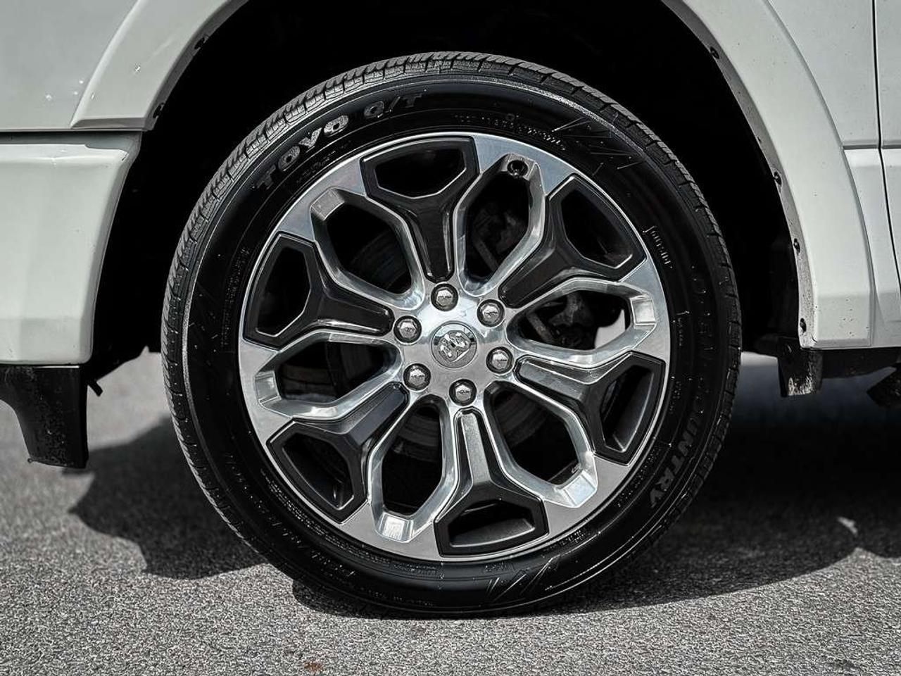2021 RAM 1500 Limited   CREW   LEVEL 1   TECH GROUP   PANO ROOF   MULTI-FUNCTION GATE Photo