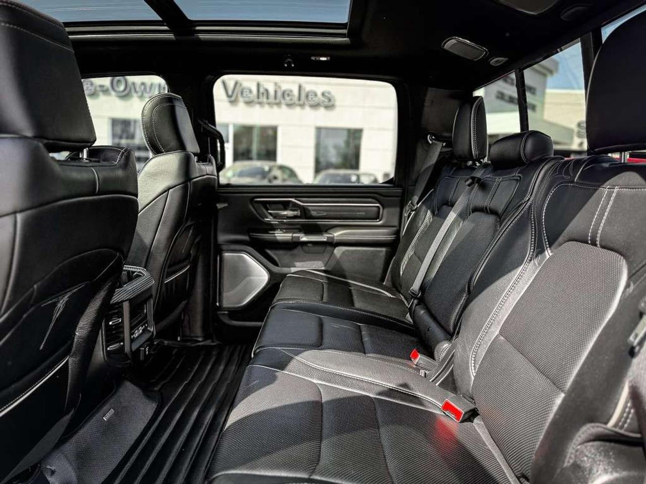 2021 RAM 1500 Limited   CREW   LEVEL 1   TECH GROUP   PANO ROOF   MULTI-FUNCTION GATE Photo