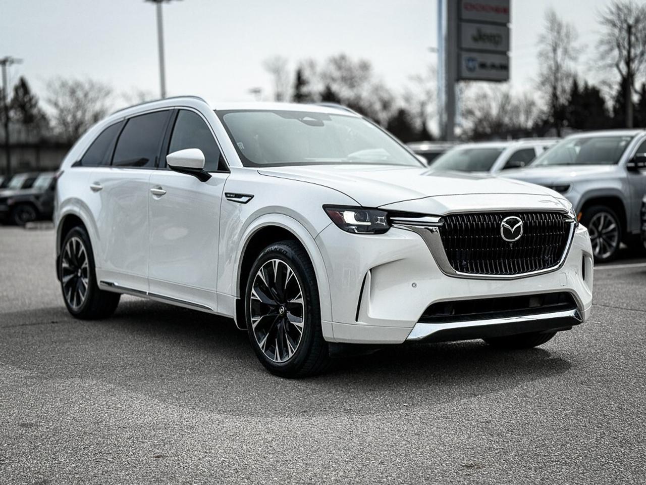 2025 Mazda CX-90 MHEV Signature   HEATED/VENTED LEATHER   SUNROOF   ADAP Photo2
