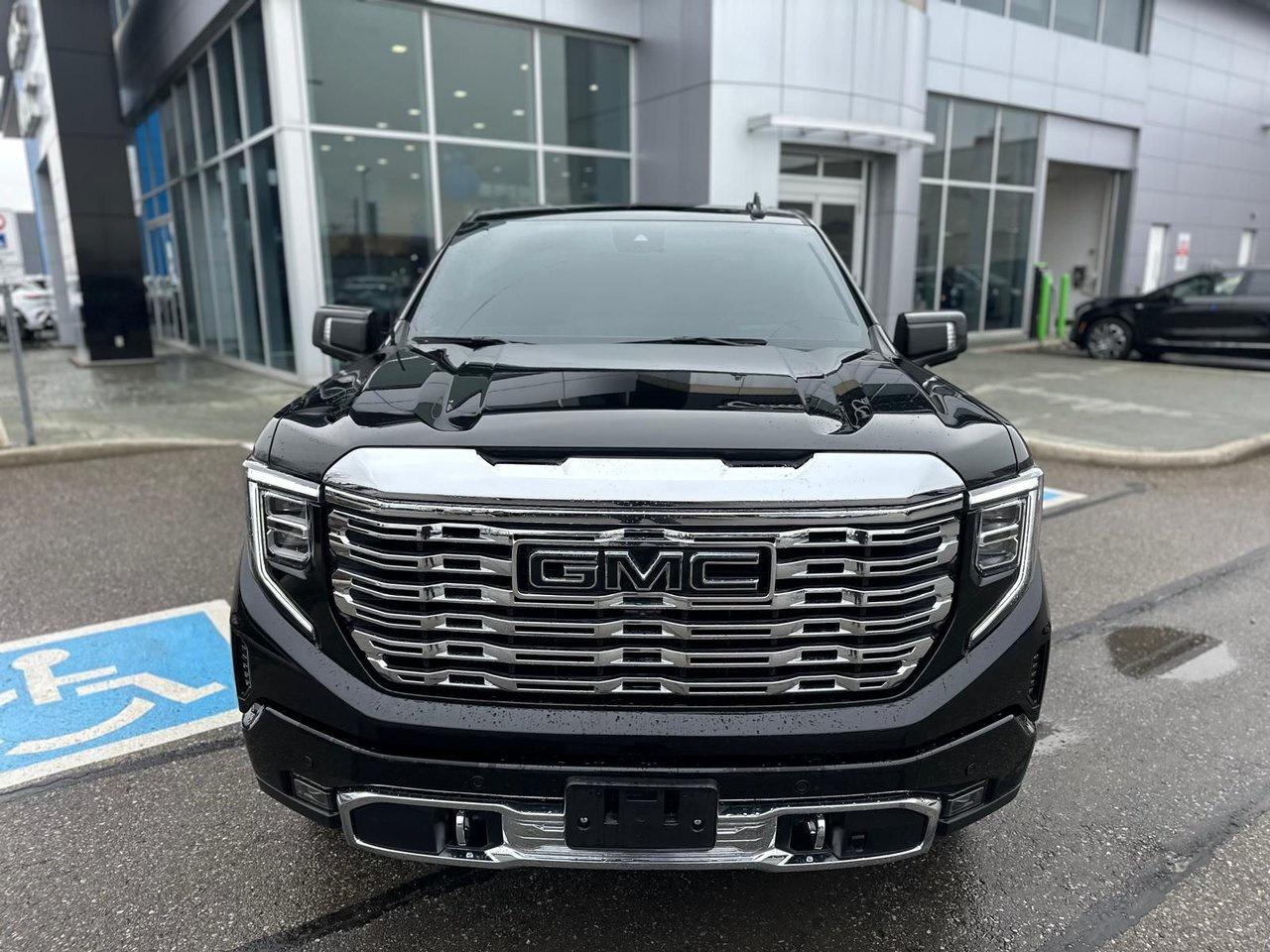 2025 GMC Sierra 1500 Denali 6.2L V8 22 Inch Wheels Power Steps Sunroof Photo