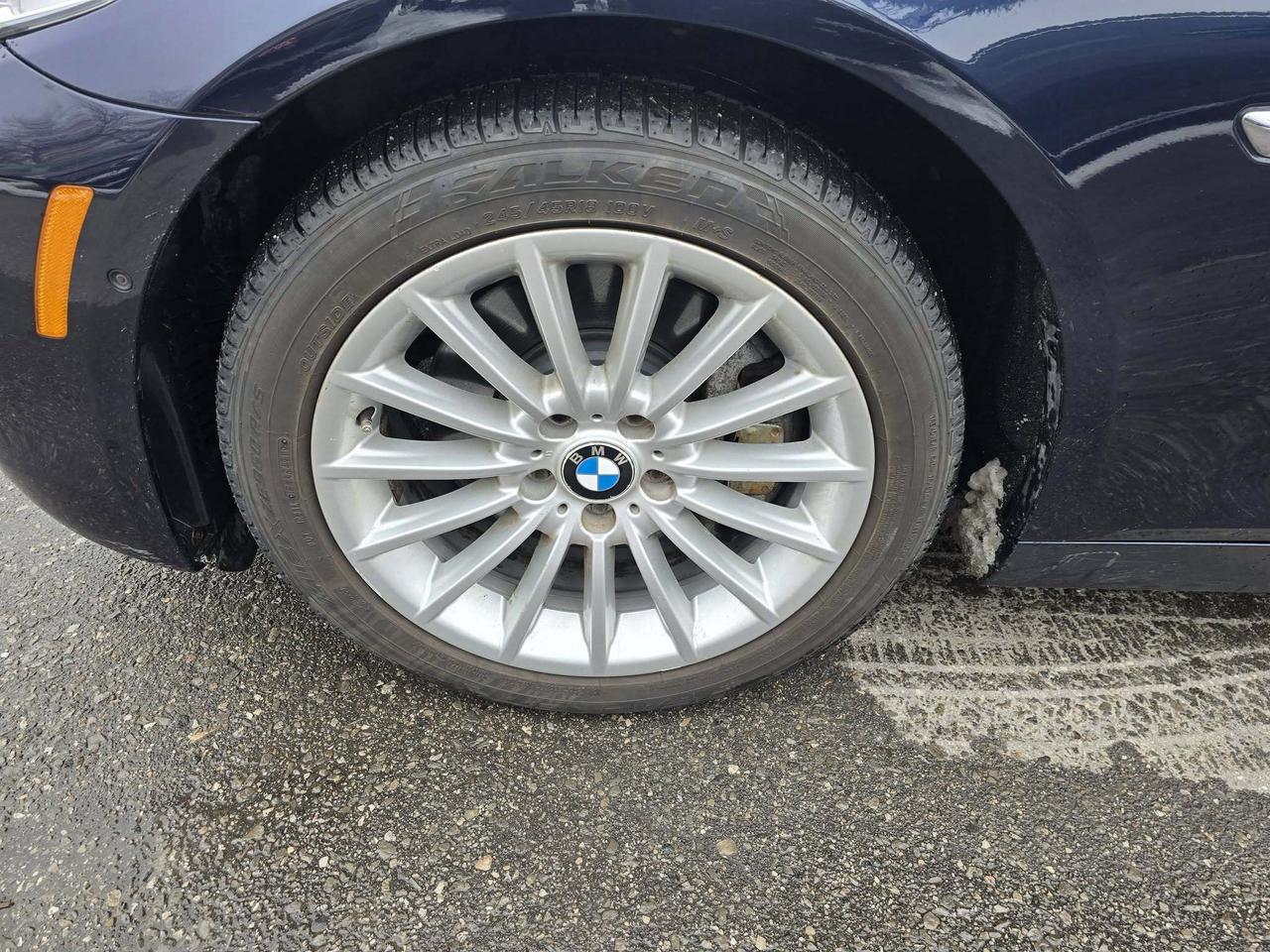 2013 BMW 5 Series 4dr Sdn 535i xDrive AWD Photo