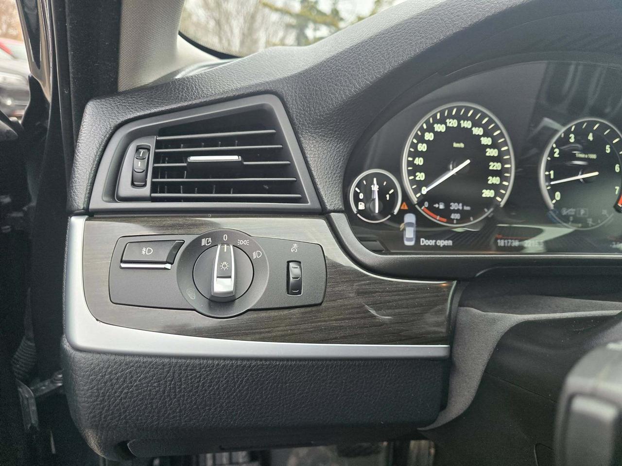 2013 BMW 5 Series 4dr Sdn 535i xDrive AWD Photo