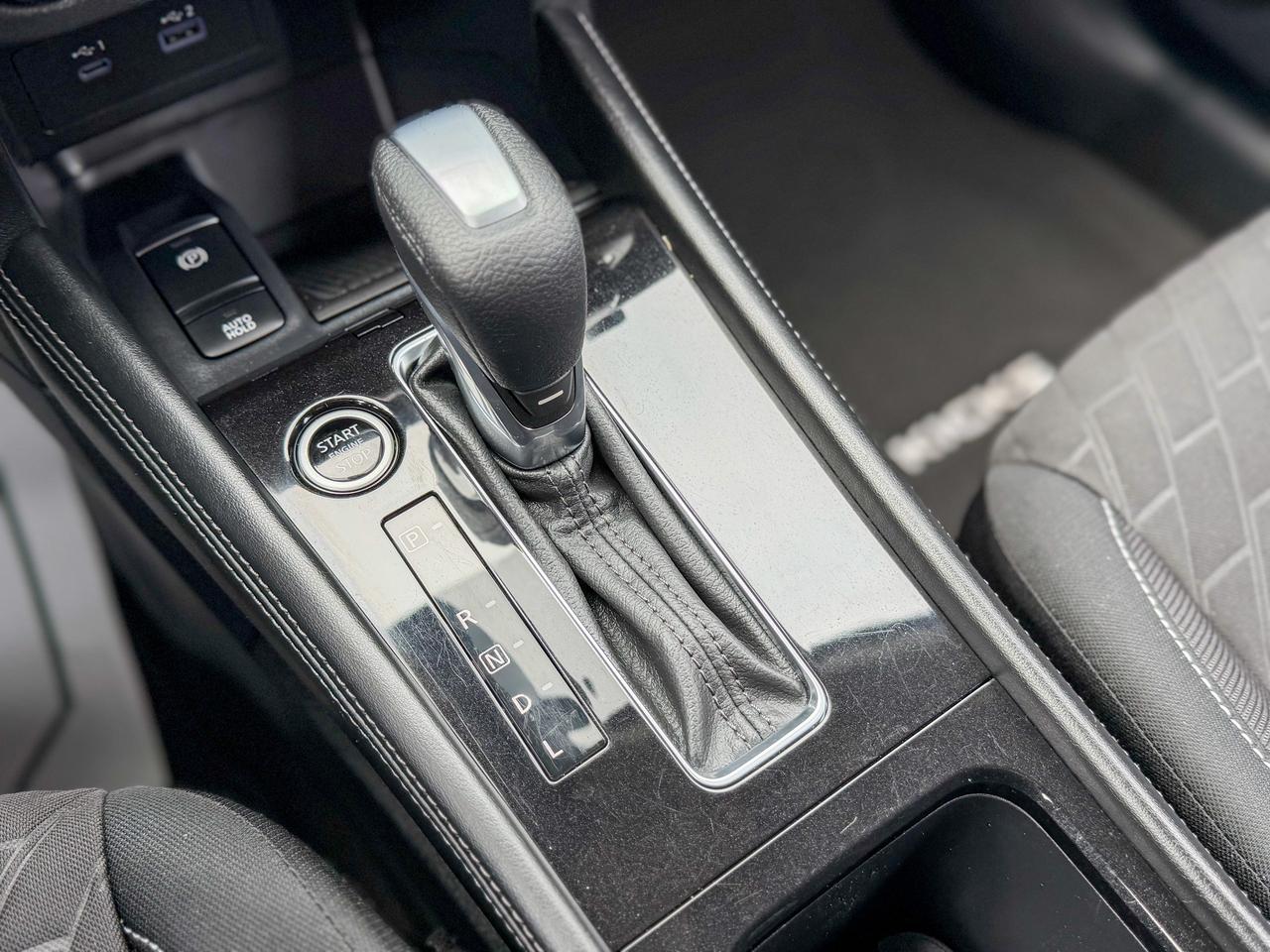 2021 Nissan Kicks SV/LOW KM/NO ACCIDENTS/CAMERA/REMOTE/1.6L/APPLE Photo