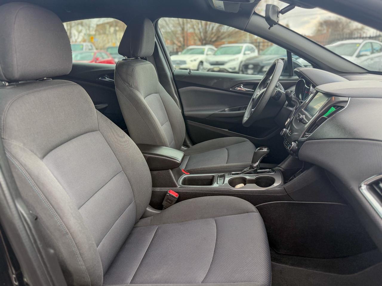 2018 Chevrolet Cruze LT-RS/NO ACCIDENTS/LOW KM/CAMERA/APPLE CARPLAY Photo