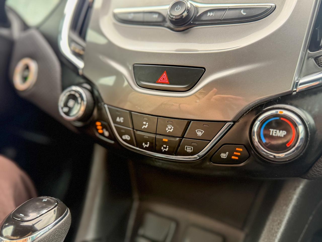 2018 Chevrolet Cruze LT-RS/NO ACCIDENTS/LOW KM/CAMERA/APPLE CARPLAY Photo